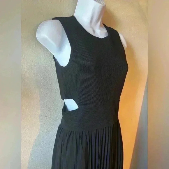 Endless Rose Cut Out Maxi Dress - Picture 2 of 7